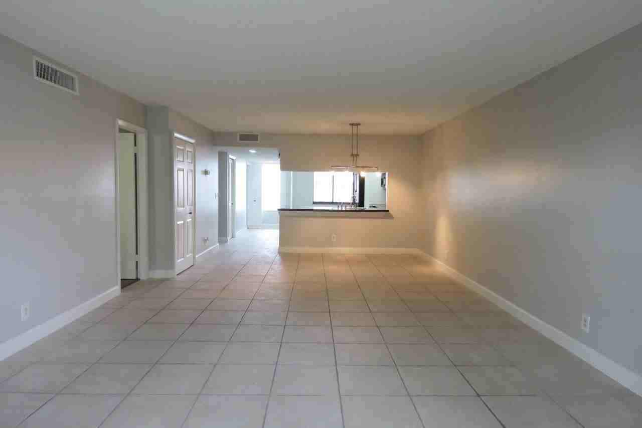 193 Lakeview Dr #205