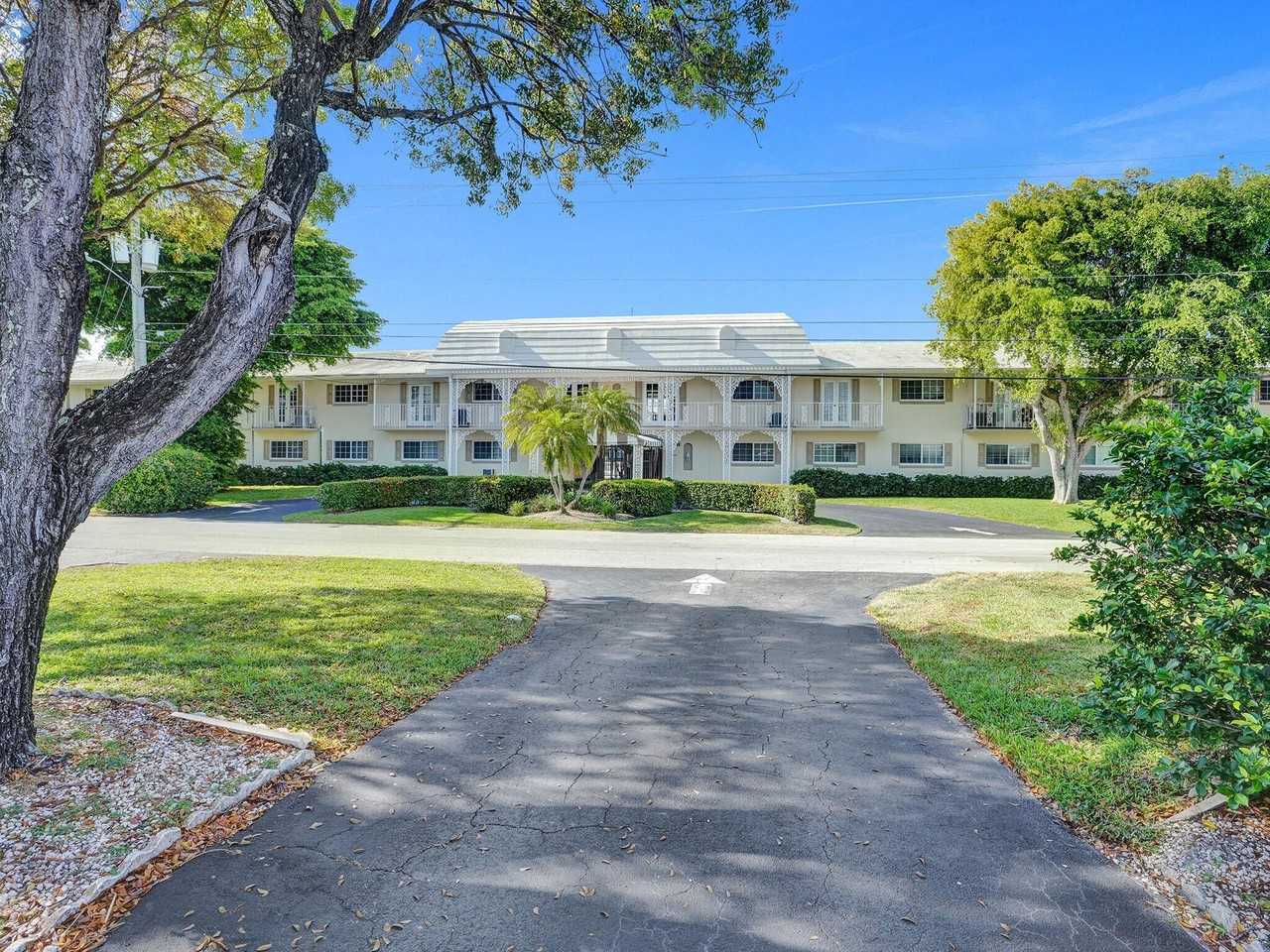 2866 Ne 30th St Apt 3 - Photo 2 of 42