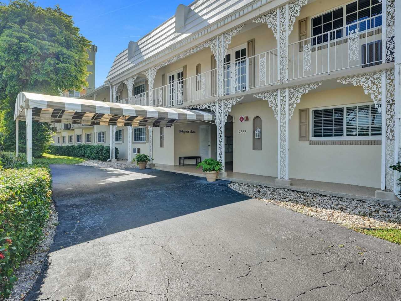 2866 Ne 30th St Apt 3 - Photo 3 of 42