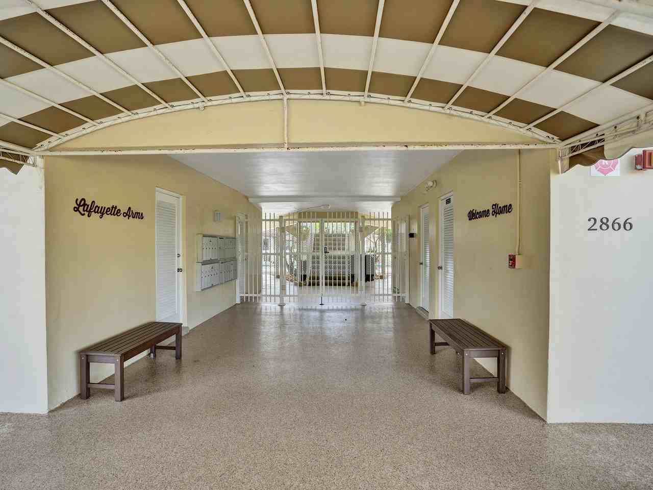 2866 Ne 30th St Apt 3 - Photo 4 of 42