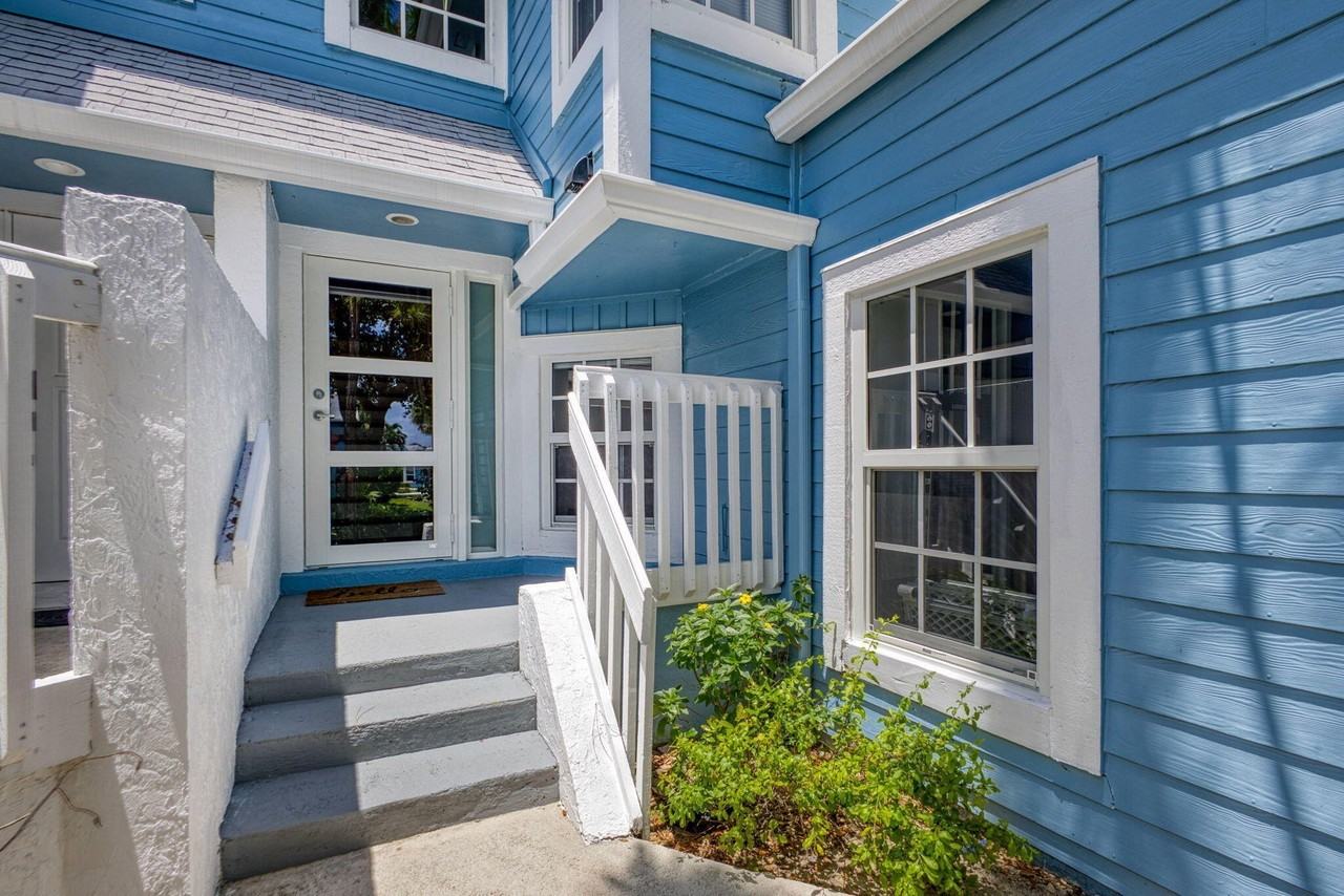 1106 Ocean Dunes Cir - Photo 4 of 40