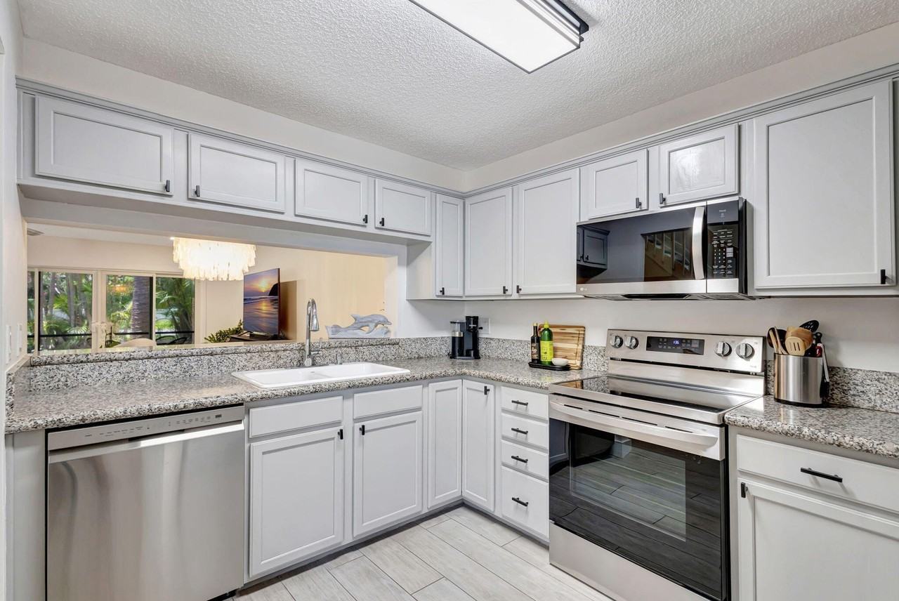 1106 Ocean Dunes Cir - Photo 7 of 40