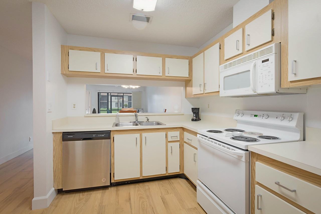 903 Harbour Pointe Way - Photo 2 of 26