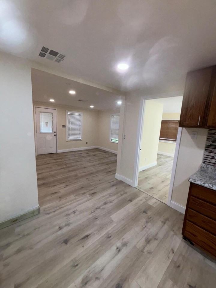 1717 Linwood Ave - Photo 3 of 9