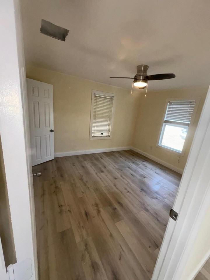 1717 Linwood Ave - Photo 5 of 9