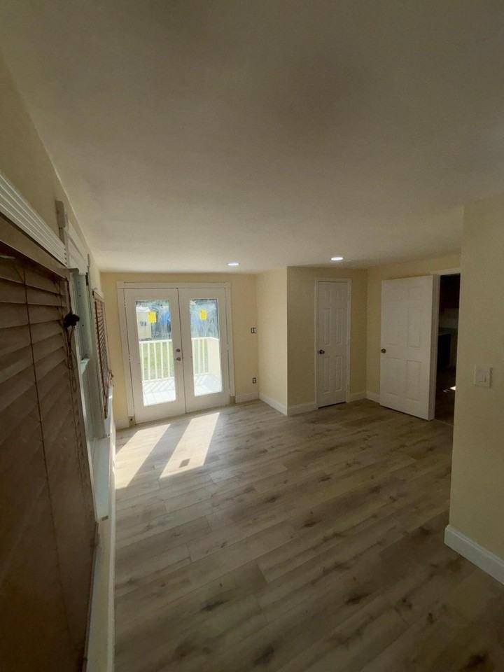 1717 Linwood Ave - Photo 6 of 9