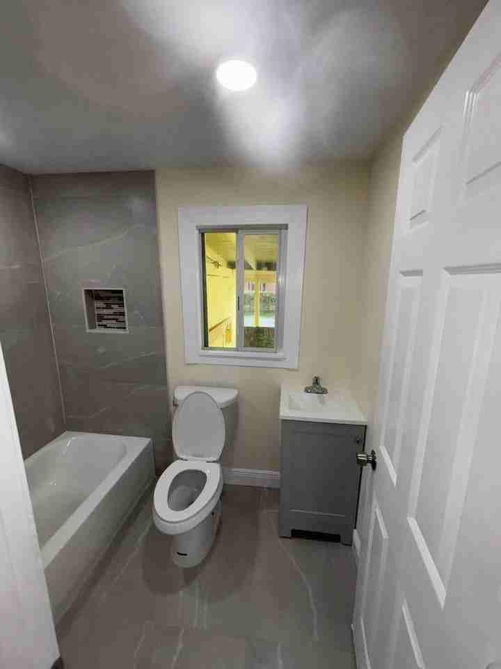 1717 Linwood Ave - Photo 7 of 9