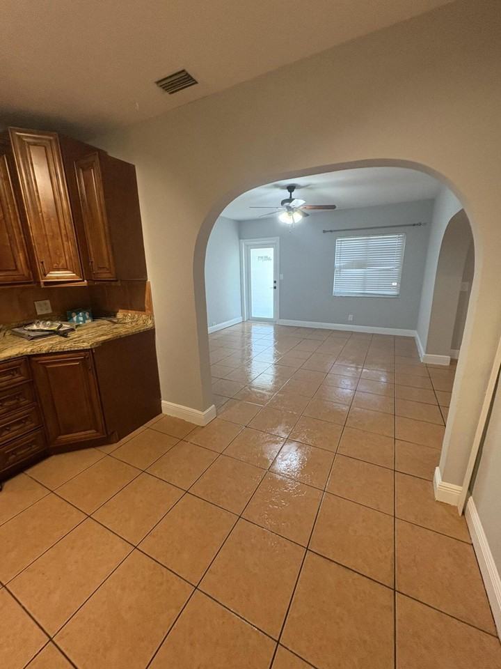 1340 Nw 5th Ave - Photo 4 of 13