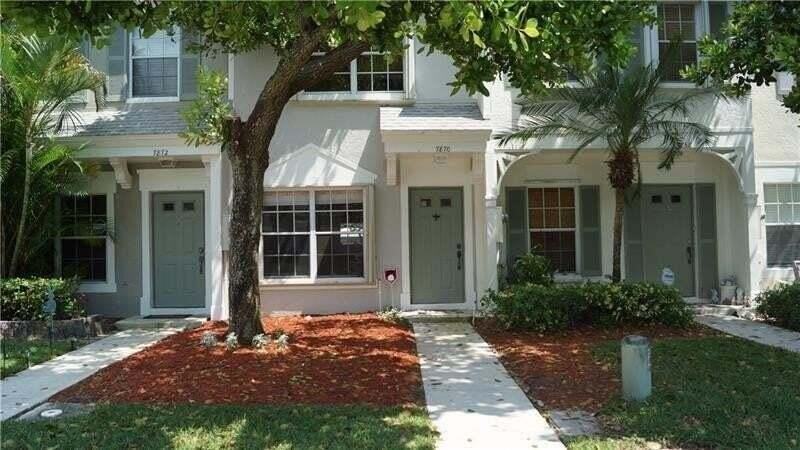 11010 Conch Ct - Photo 2 of 13