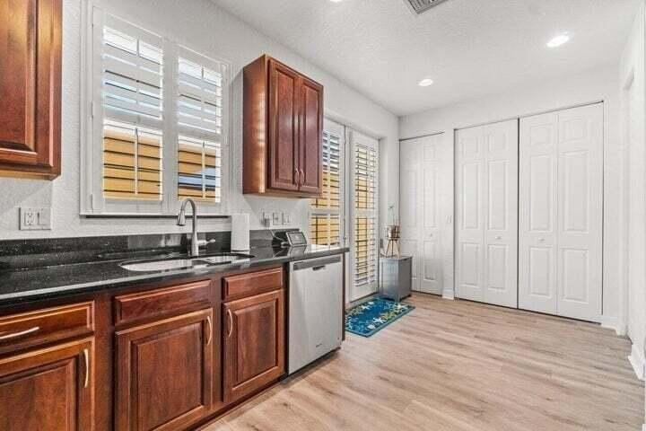 207 Edenberry Ave - Photo 4 of 16