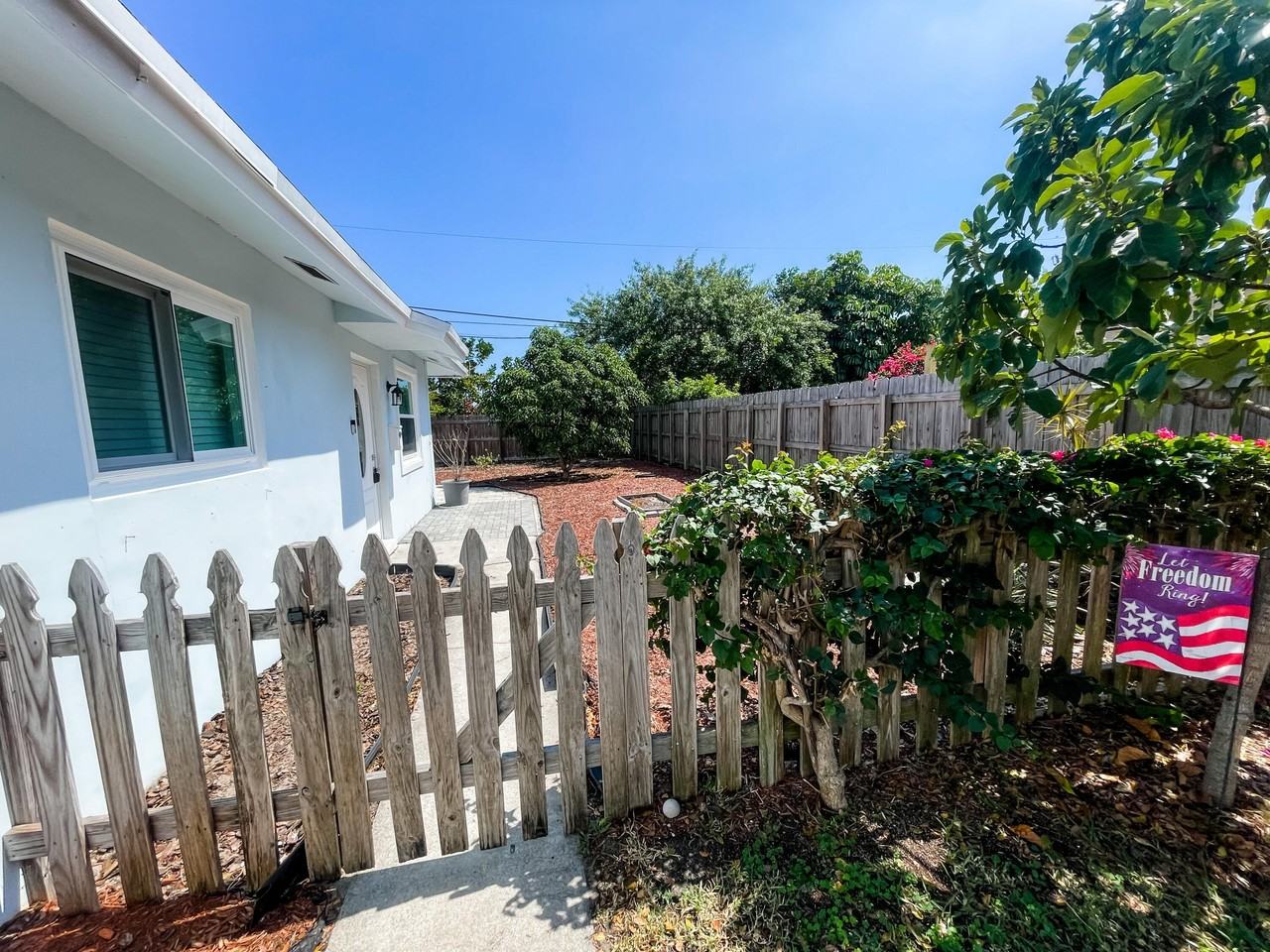 2213 Ne 3rd Ave Unit 2215 - Photo 2 of 18