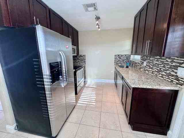 2213 Ne 3rd Ave Unit 2215 - Photo 5 of 18