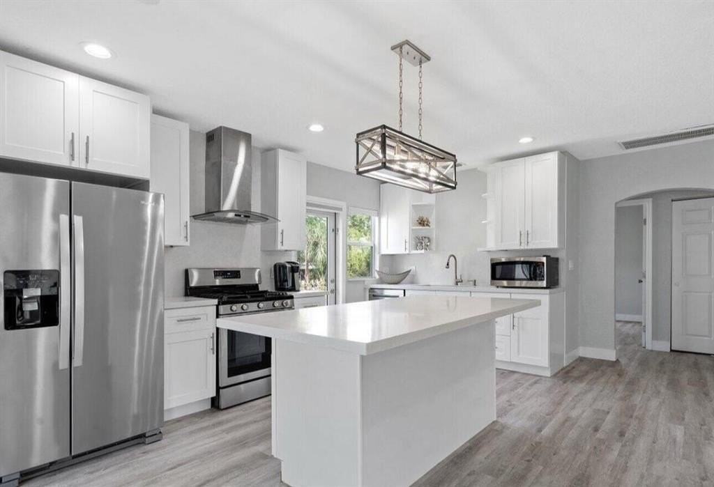 615 Sw 9th St - Photo 2 of 21