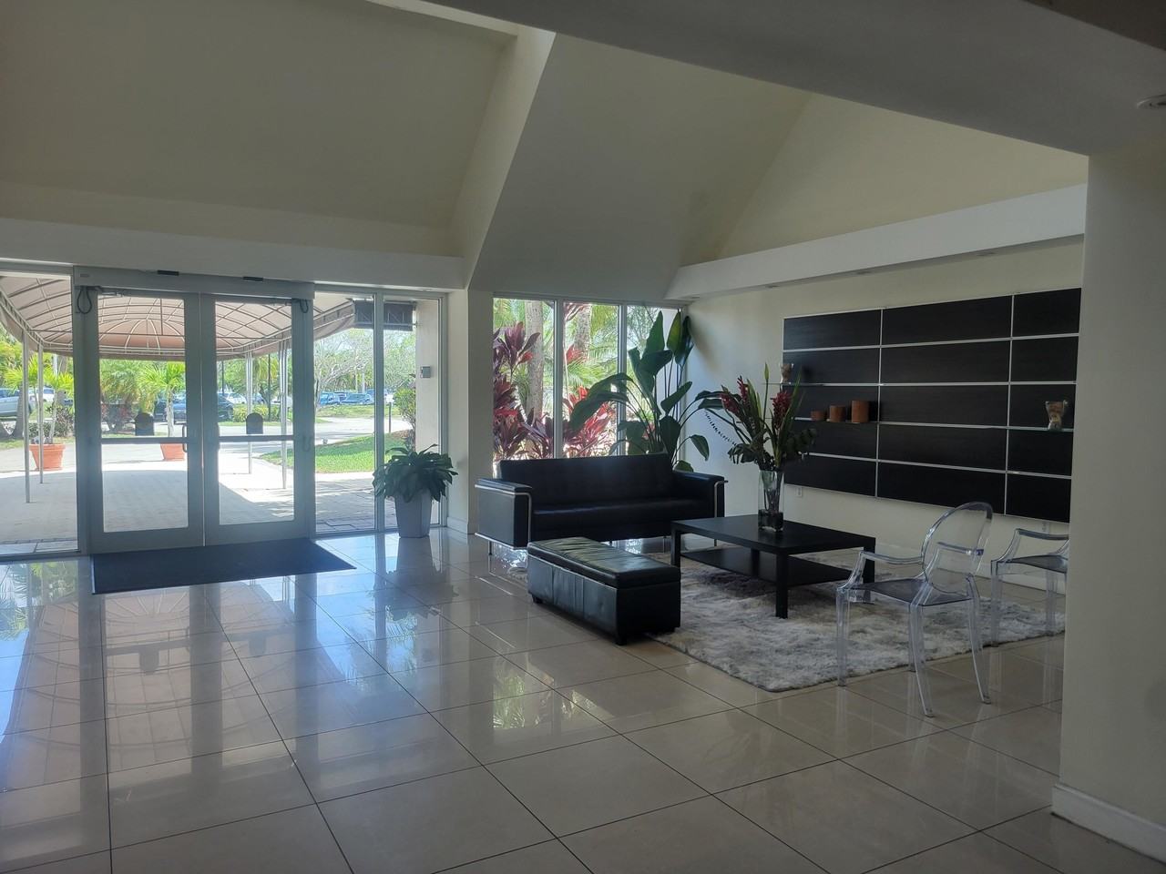 120 Lakeview Dr #103 - Photo 3 of 16