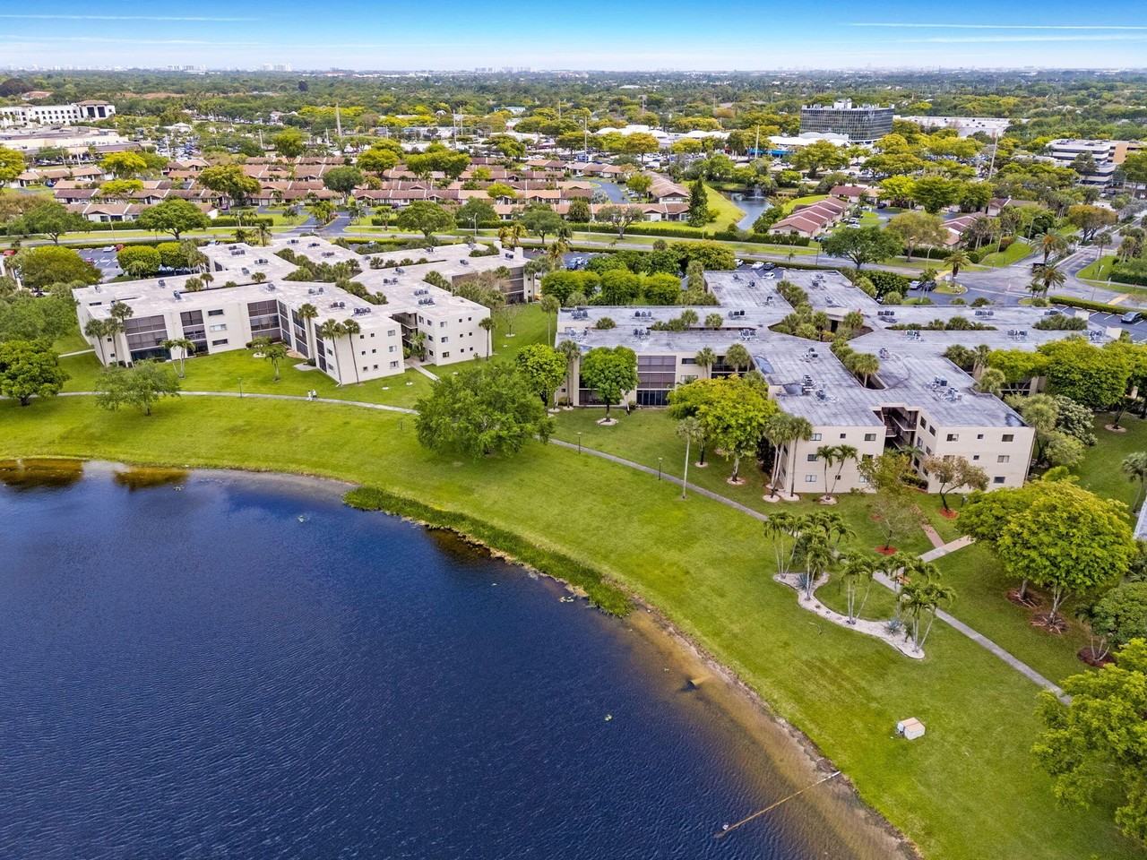 5310 Las Verdes Cir Apt 106 - Photo 2 of 48