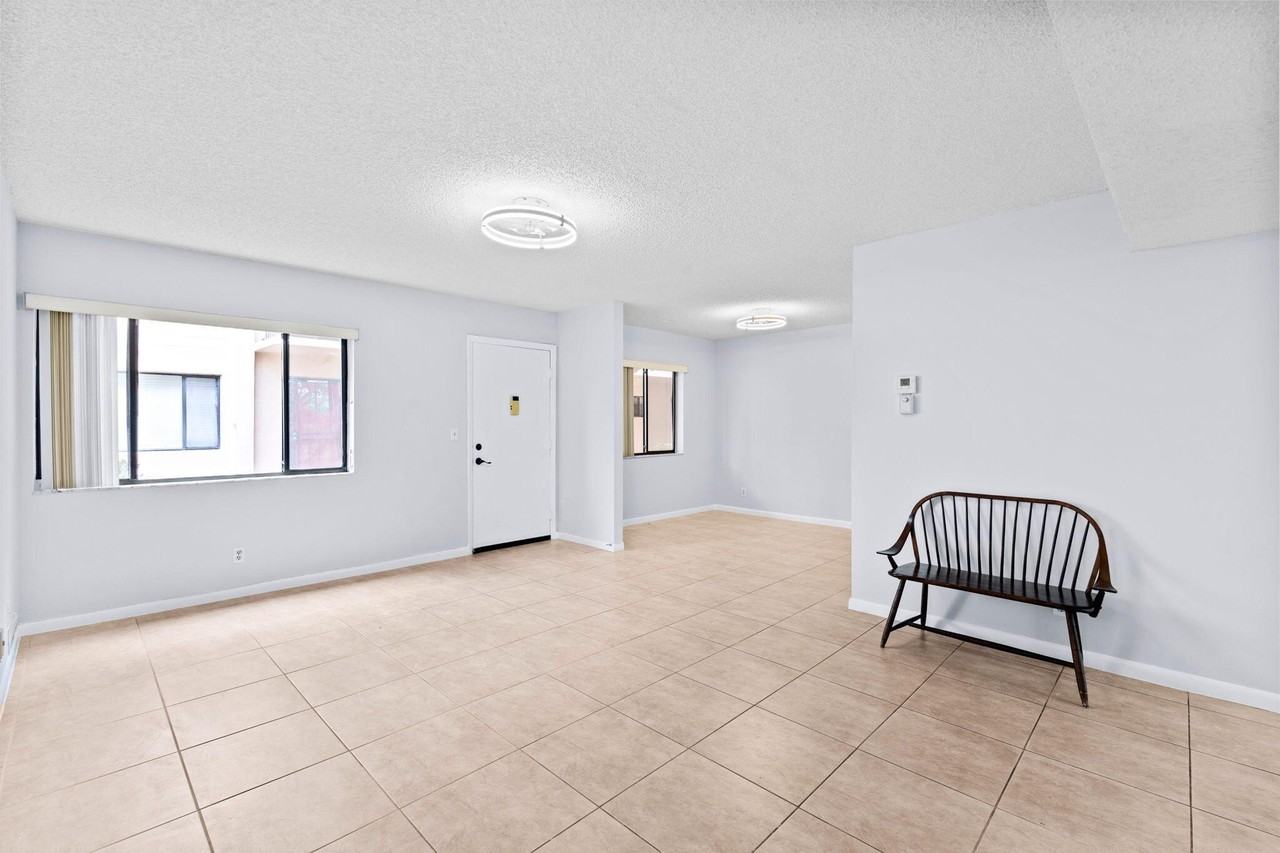 5310 Las Verdes Cir Apt 106 - Photo 3 of 48