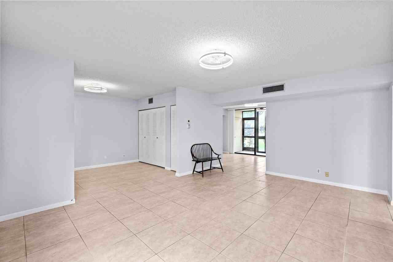 5310 Las Verdes Cir Apt 106 - Photo 4 of 48