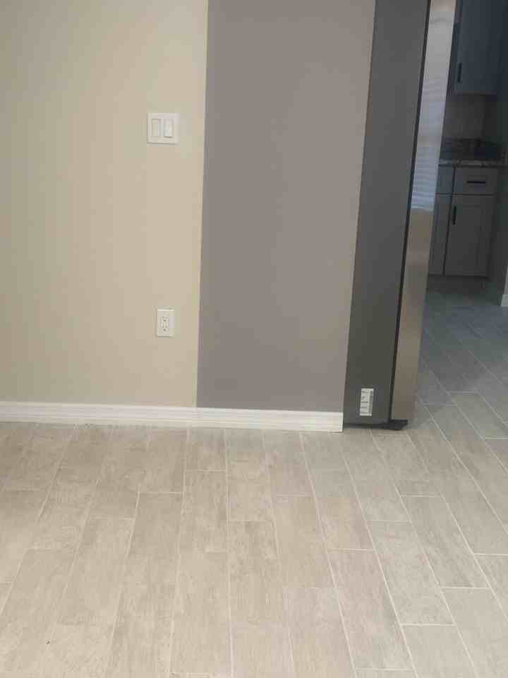 704 N 18th St Apt B - Photo 2 of 3