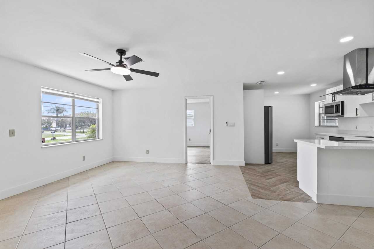 106 Nw Curtis St - Photo 2 of 18