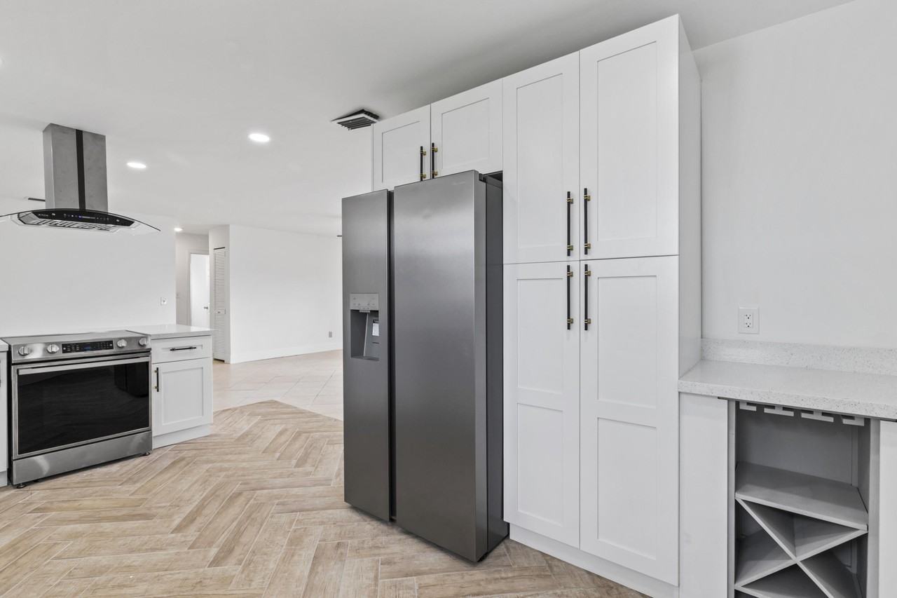 106 Nw Curtis St - Photo 6 of 18