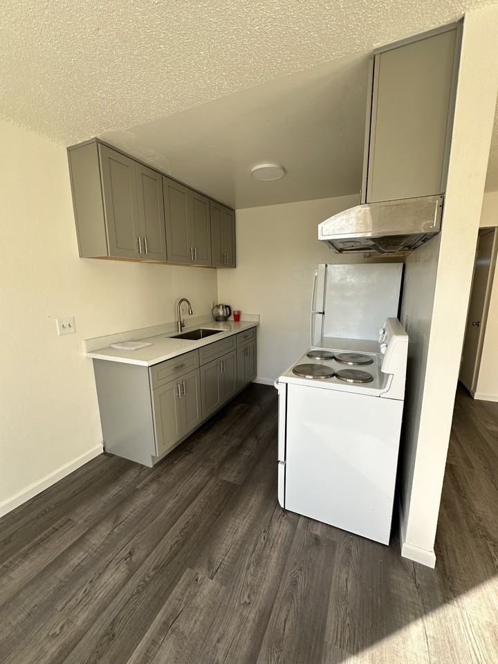 2169 48th Ave #B - Photo 4 of 8