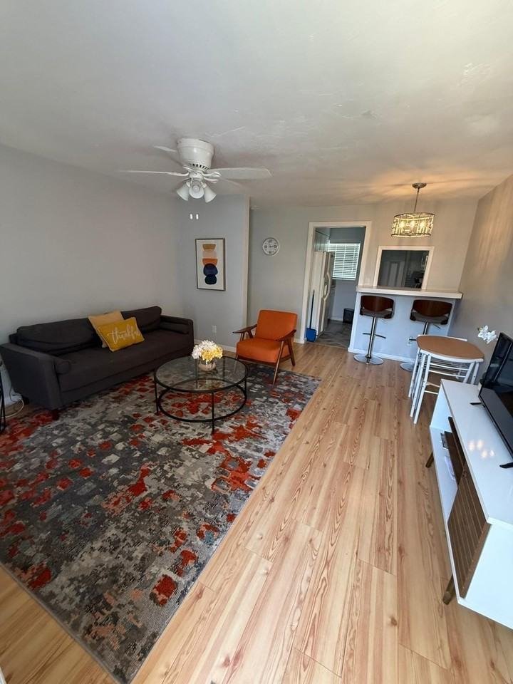 27 Nw 14th Ave - Photo 4 of 9