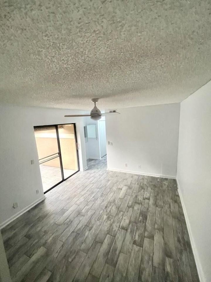 8104 Severn Dr Apt B - Photo 5 of 11