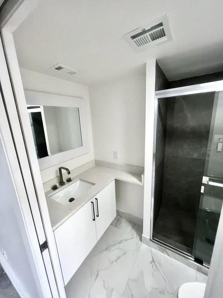 8104 Severn Dr Apt B - Photo 7 of 11