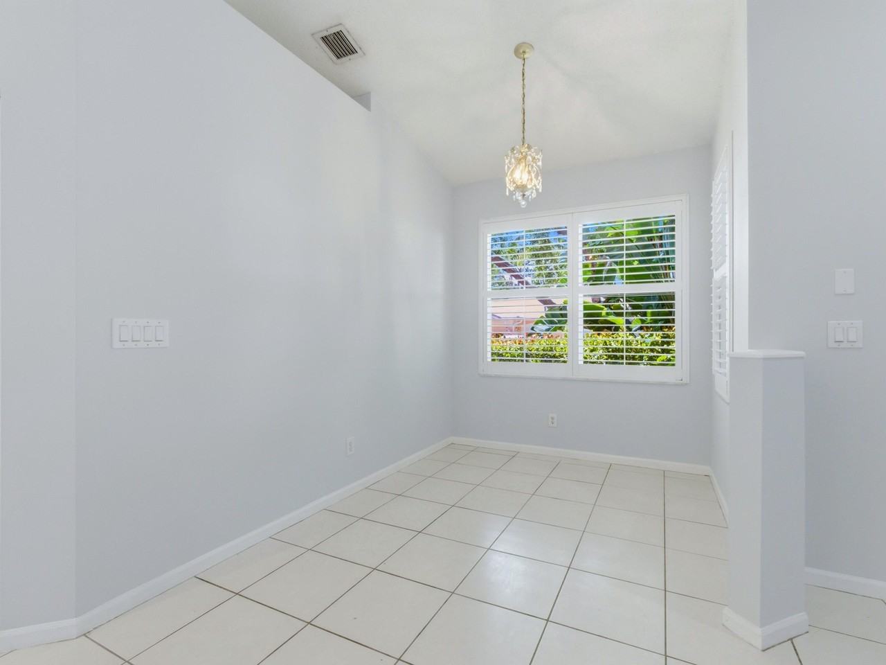 2568 N Coral Trace Cir - Photo 7 of 37