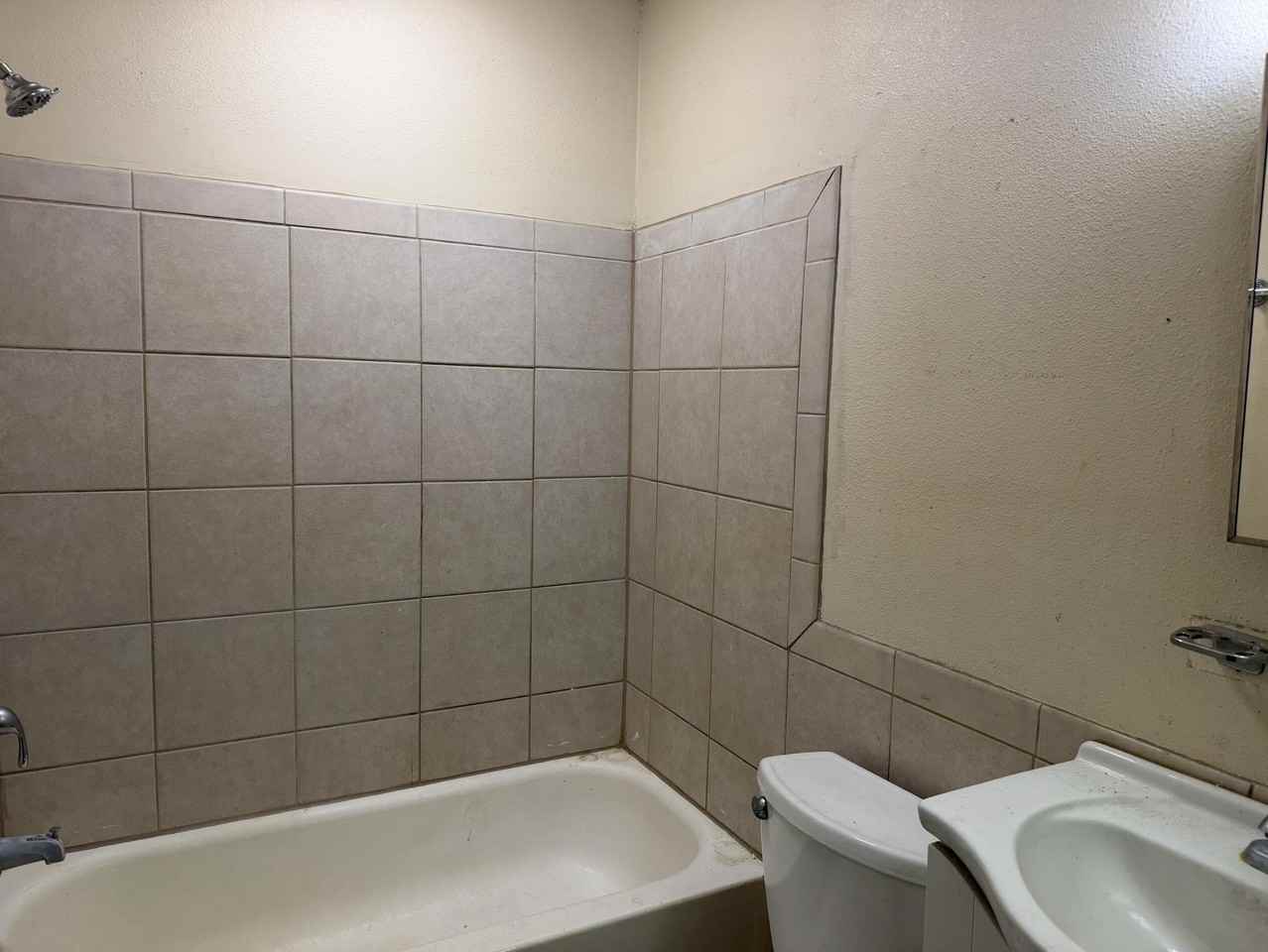 4232 Edwards Rd Unit 2 - Photo 2 of 2