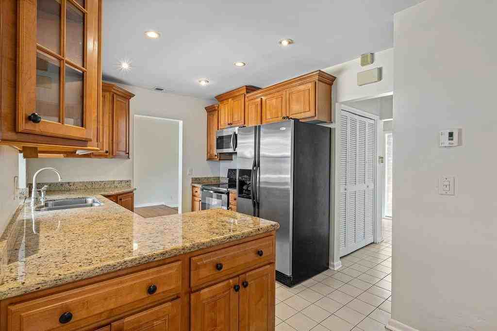 931 Northwest 9th Court - Photo 3 of 14