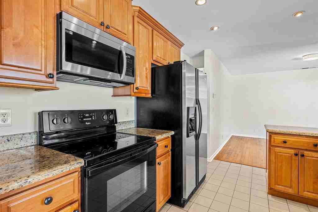 931 Northwest 9th Court - Photo 5 of 14