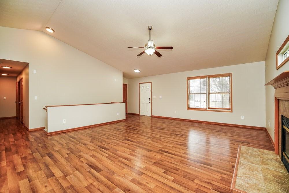 370 Millett Dr - Photo 5 of 17