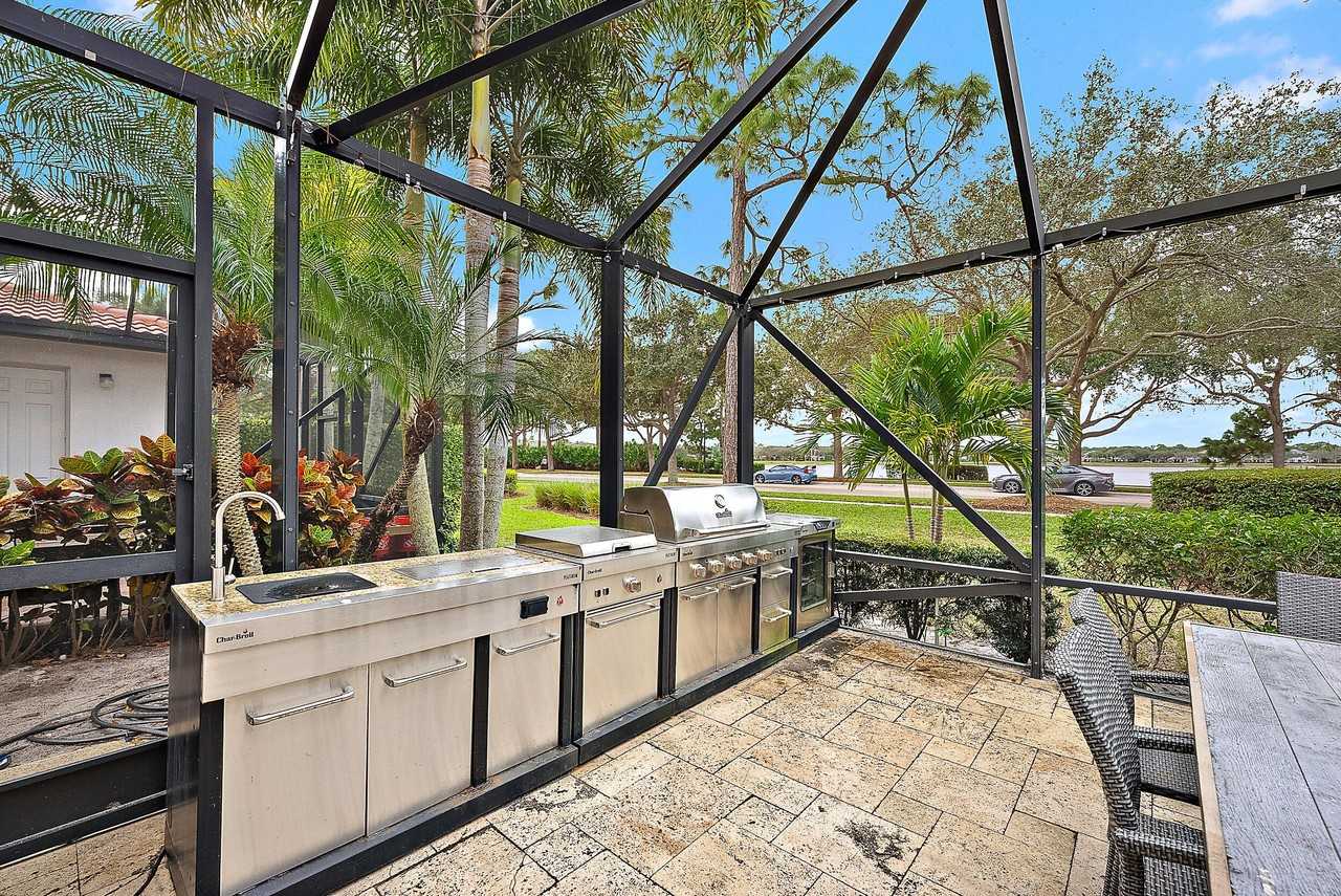 729 Duchess Ct - Photo 3 of 41