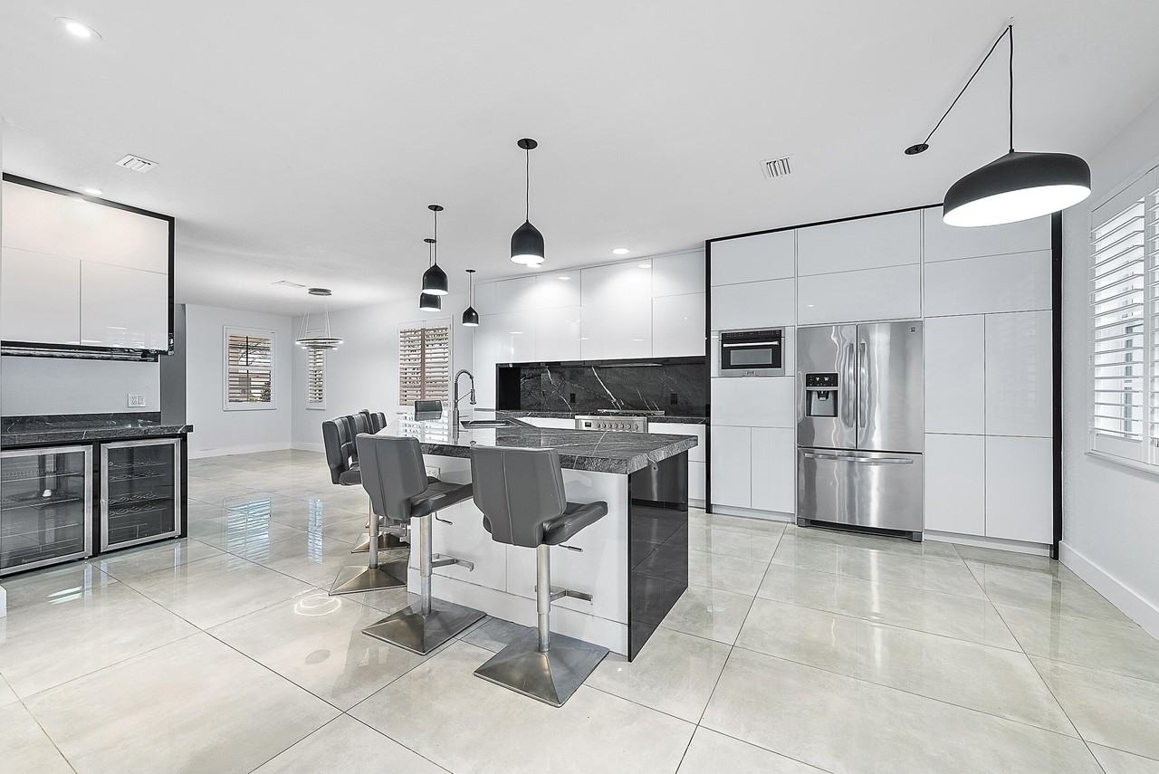 729 Duchess Ct - Photo 5 of 41