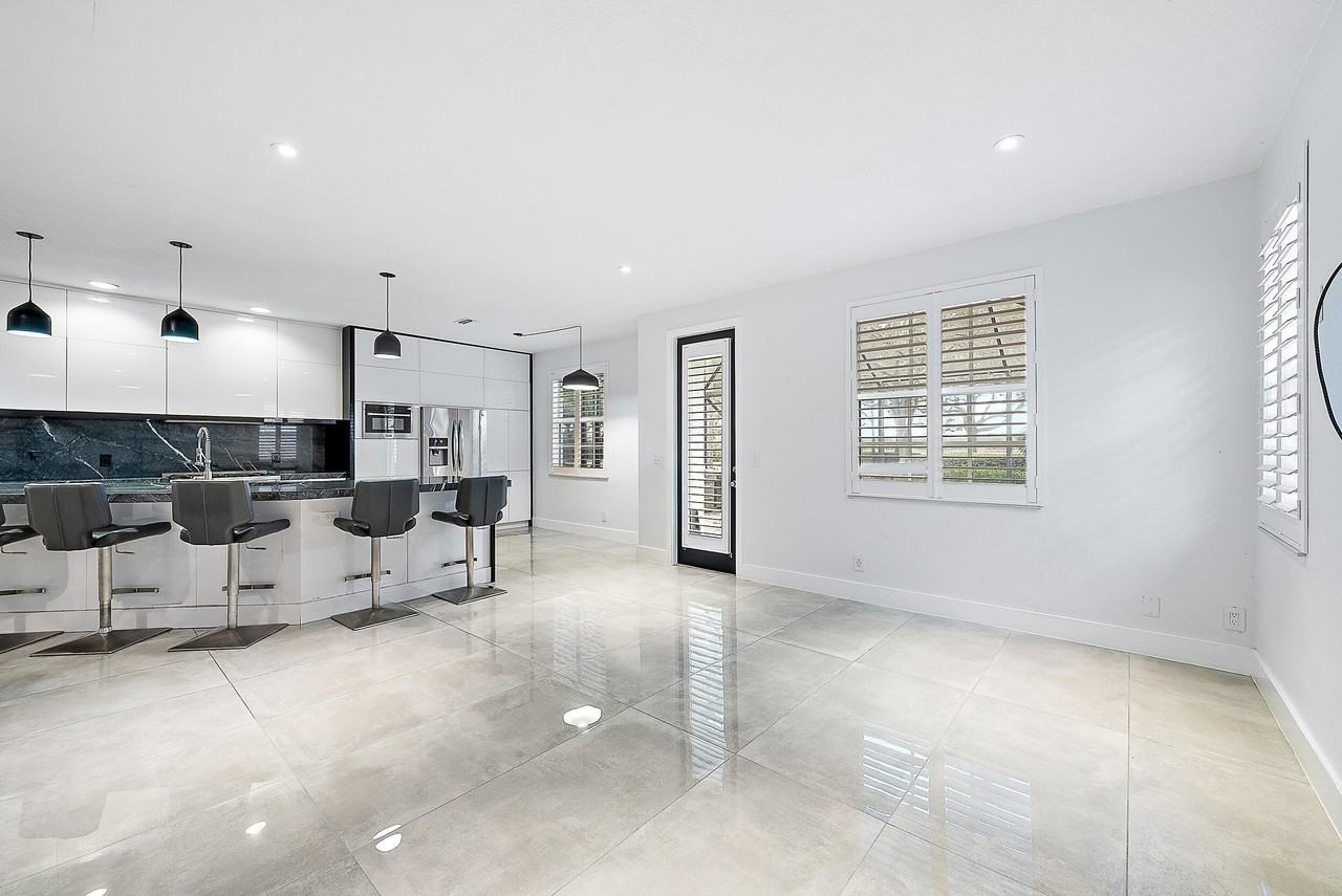 729 Duchess Ct - Photo 6 of 41