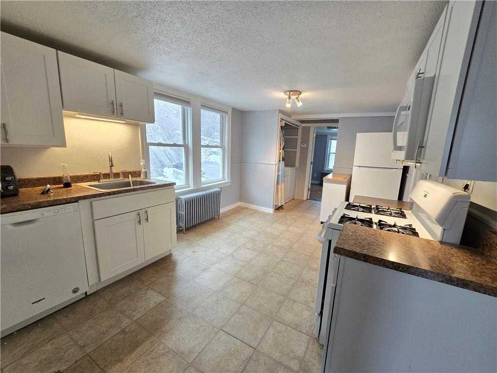 968 Elm St Unit 2 - Photo 3 of 14