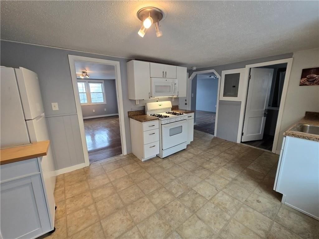 968 Elm St Unit 2 - Photo 4 of 14