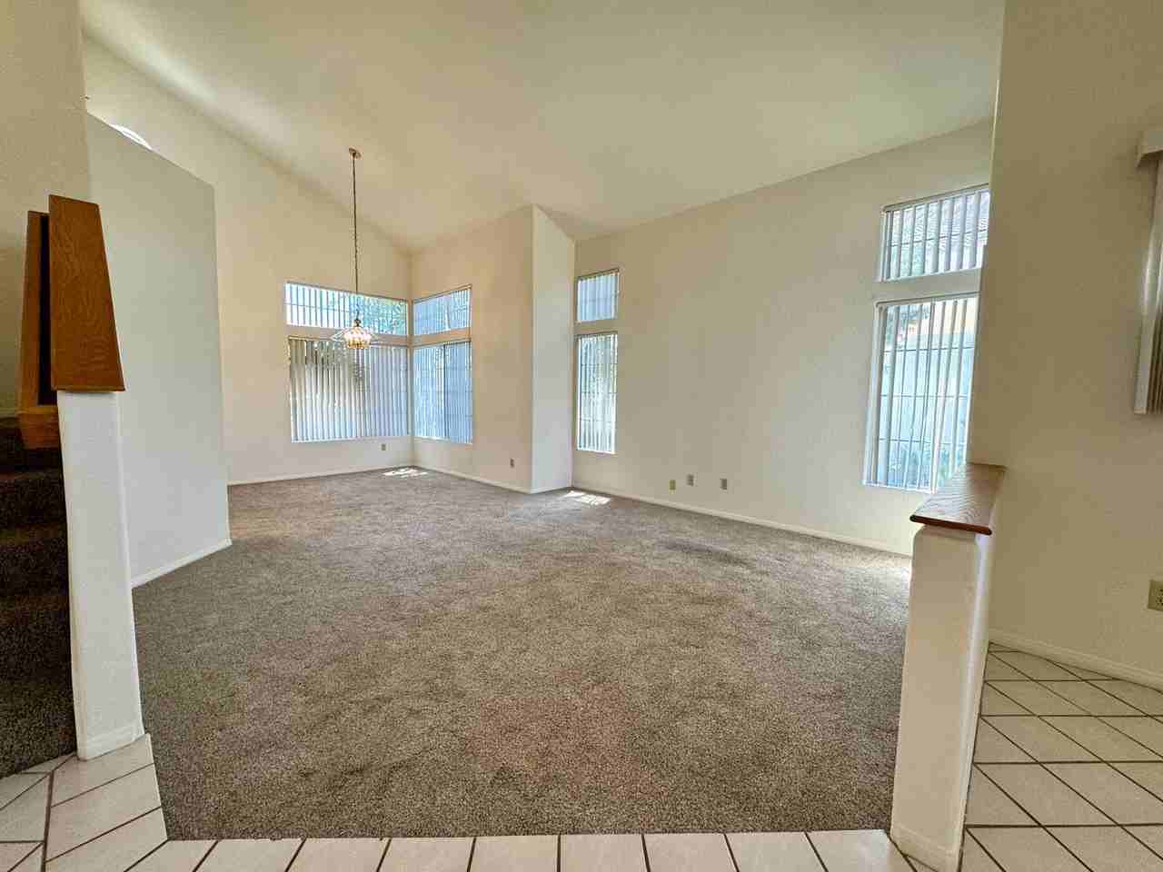 621 Crescent Dr - Photo 3 of 32
