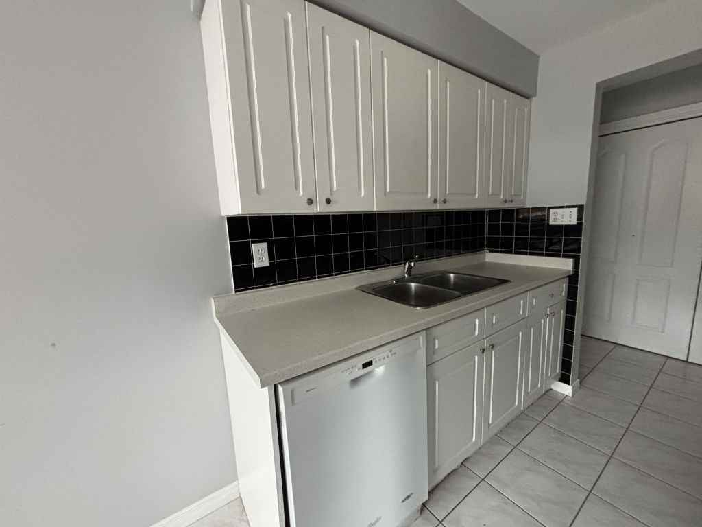 567 Ontario Street #3 - Photo 7 of 18
