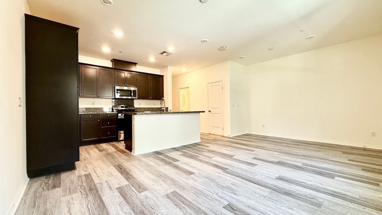 7099 Vernazza Pl - Photo 3 of 24