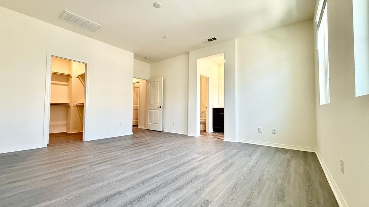 7099 Vernazza Pl - Photo 6 of 24