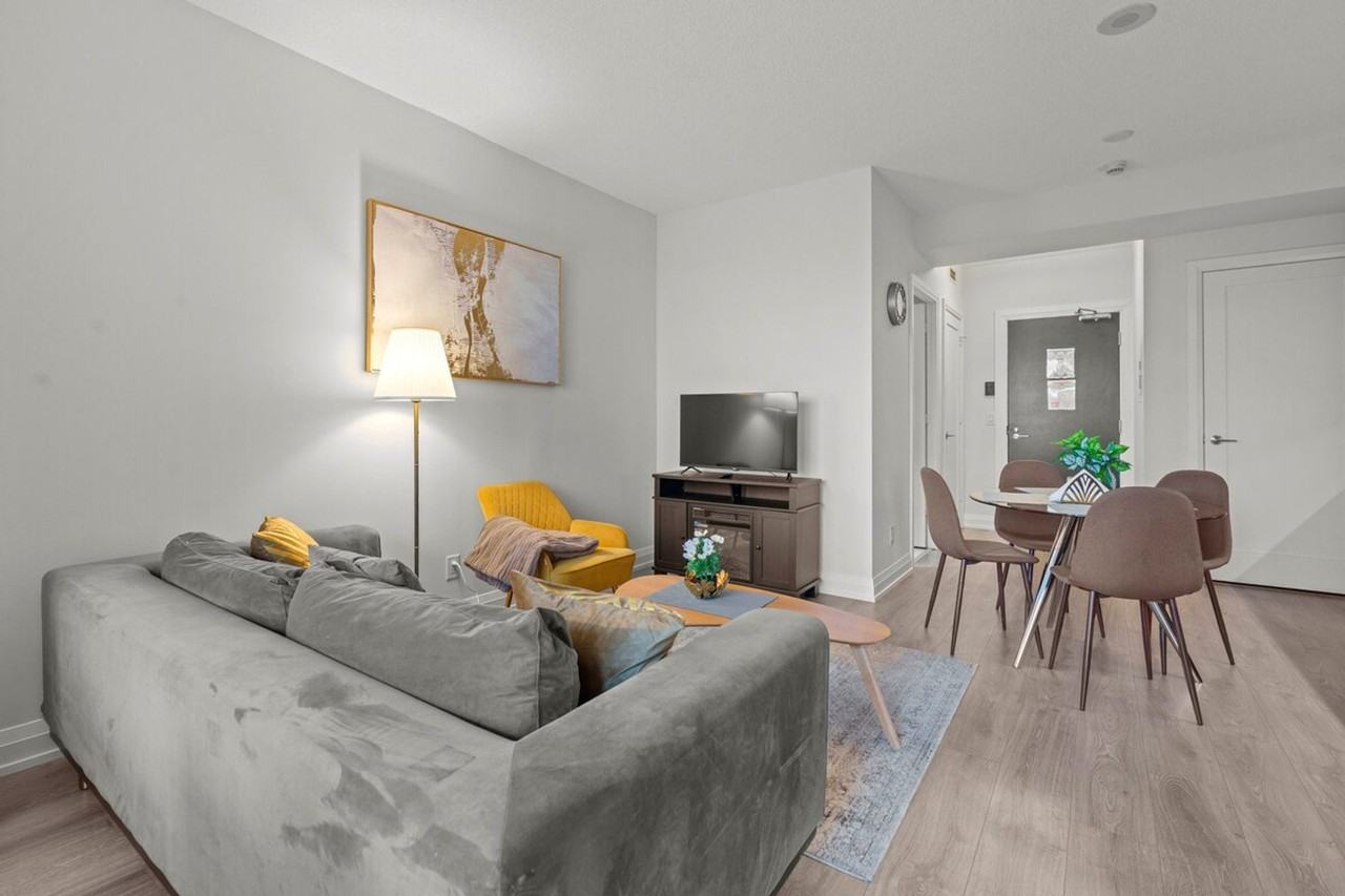 33 Sheppard Ave E #1511361P - Photo 3 of 21