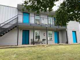 612 Londonderry Ln - Photo 1 of 1