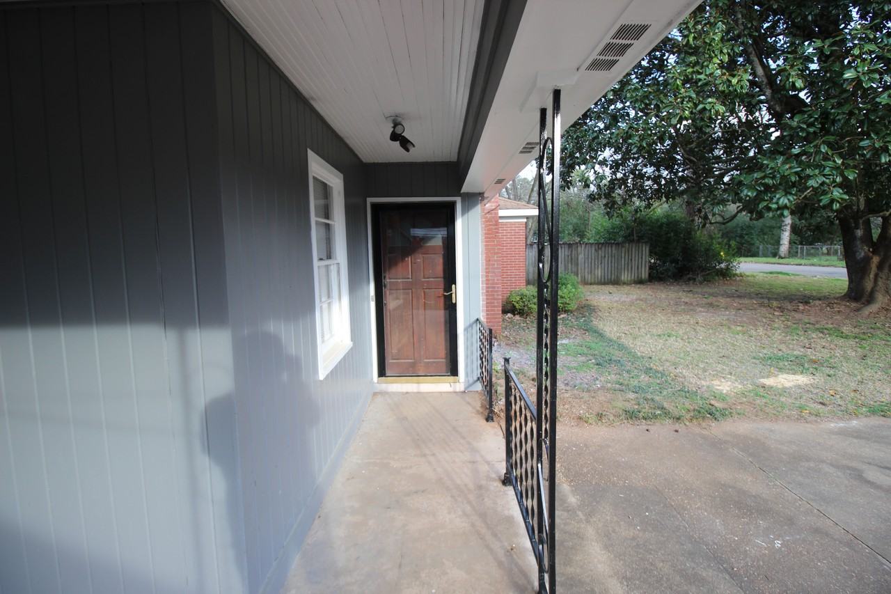 3739 Honeysuckle Ct - Photo 3 of 23