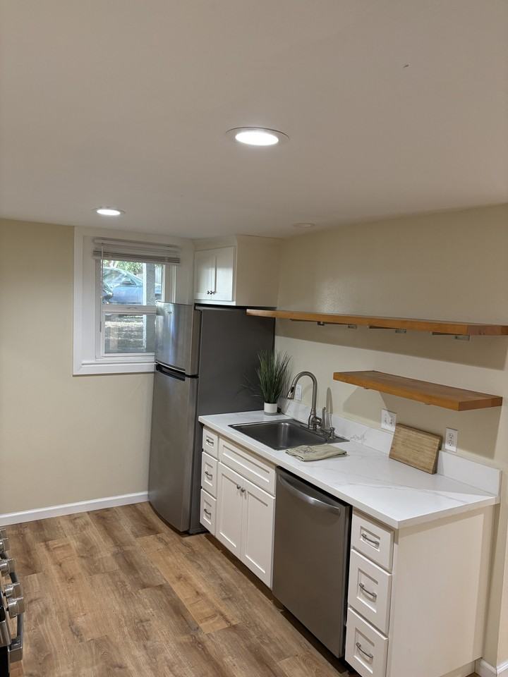 1240 Warner St #5 - Photo 4 of 9