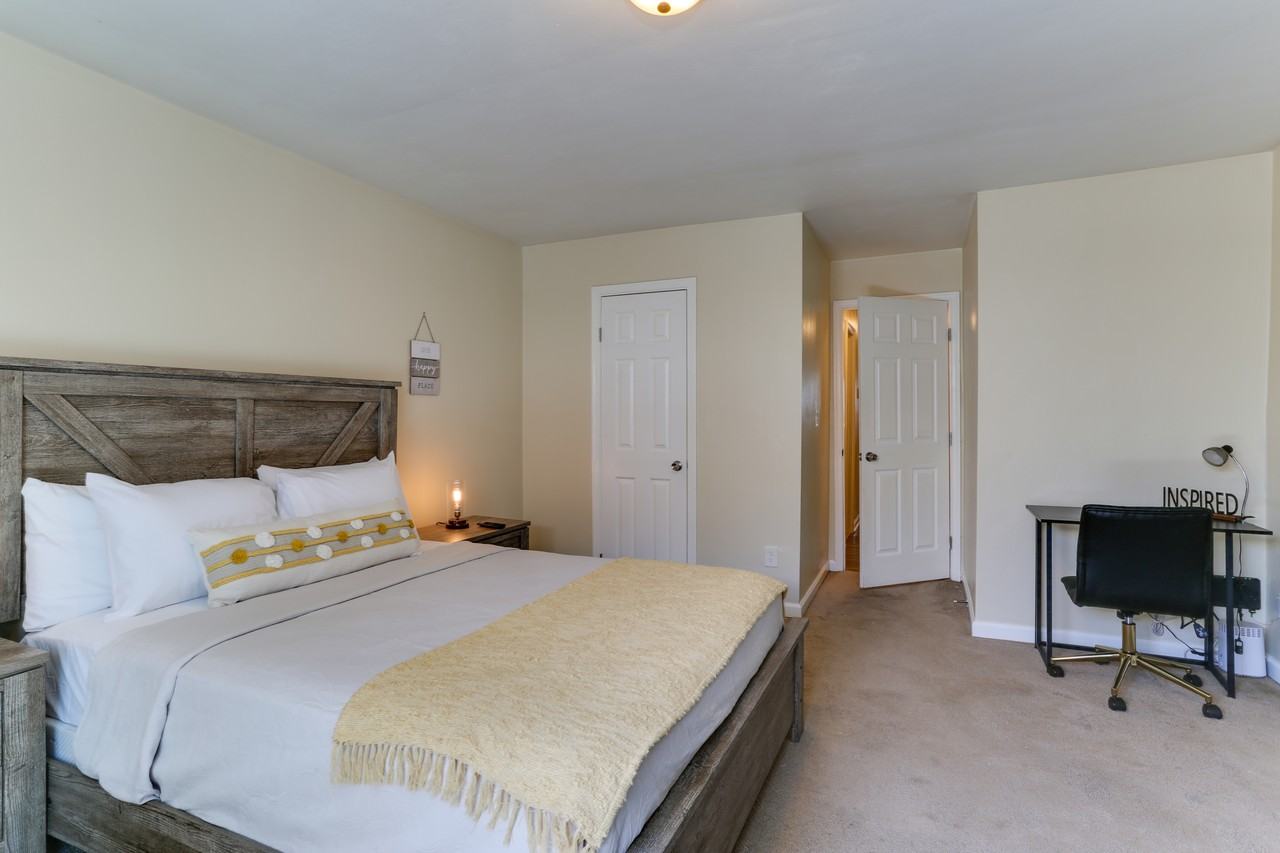 427 Peregrine St - Photo 3 of 9