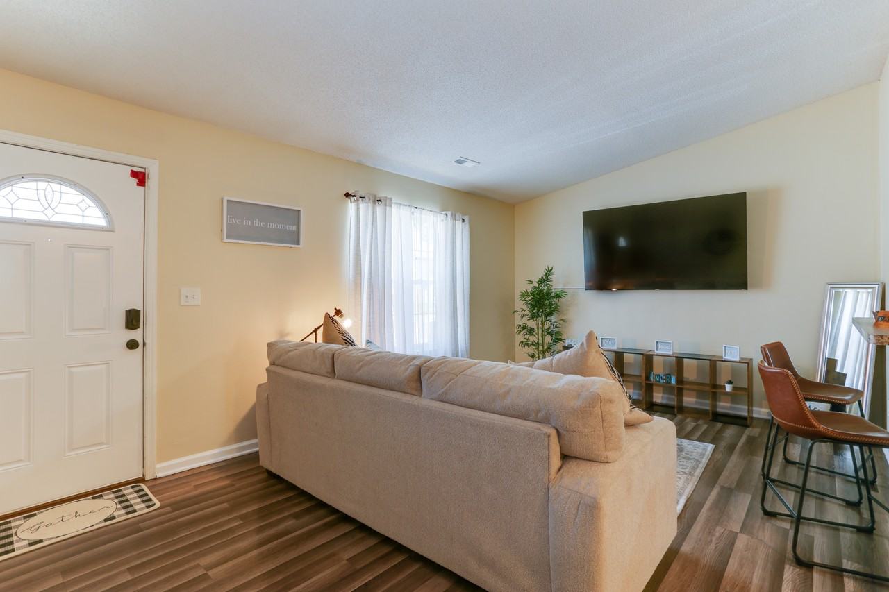 427 Peregrine St - Photo 4 of 9