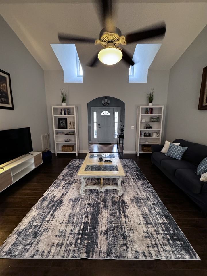 4 Lake Ct - Photo 2 of 15