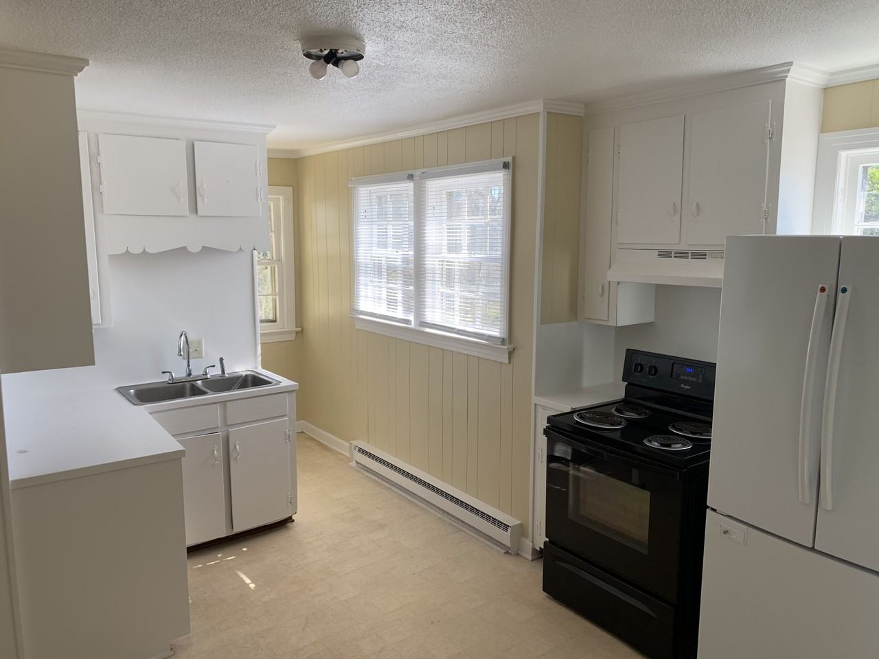 208 S Watts St #3 - Photo 3 of 8